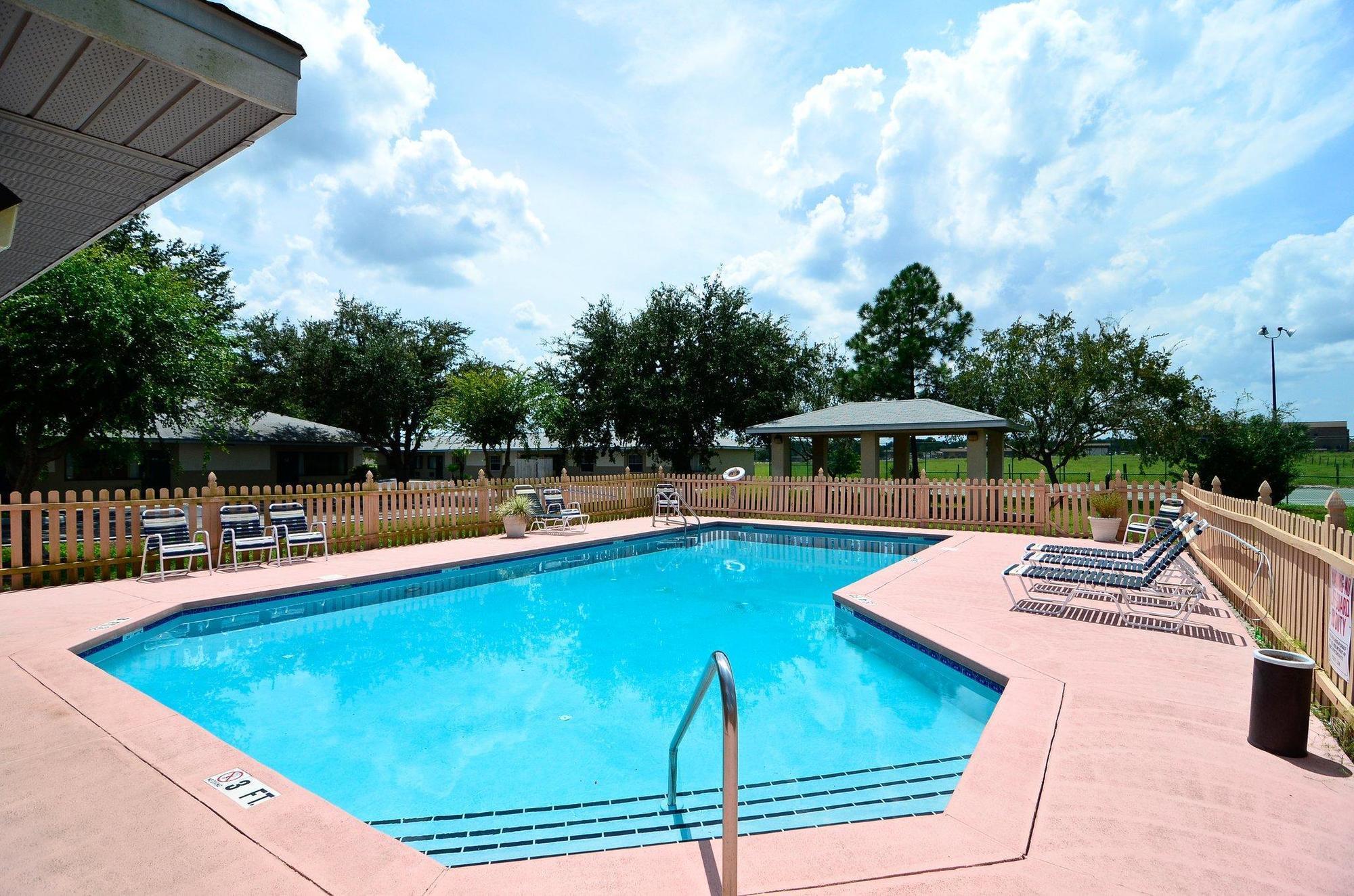 Rodeway Inn & Suites Haines City Exterior foto